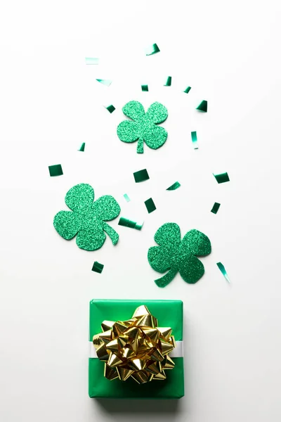 Image Green Clover Green Present Copy Space White Background Patrick — Stock Photo, Image