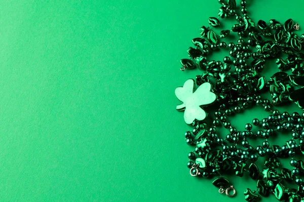 Image Green Clover Jewellery Copy Space Green Background Patrick Day — Stok fotoğraf