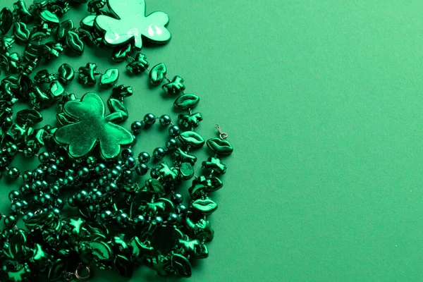 Image Green Clover Jewellery Copy Space Green Background Patrick Day — Fotografia de Stock
