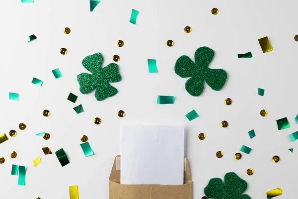 Image Green Clover White Paper Copy Space White Background Patrick — Stockfoto