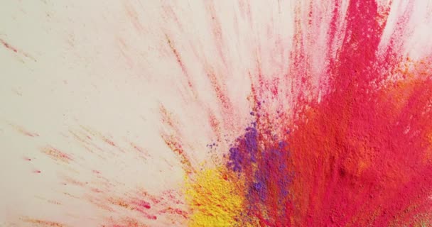 白い背景にコピースペースを持つ複数の色の粉のビデオ ホリ祭り 伝統とお祝いの概念 — ストック動画