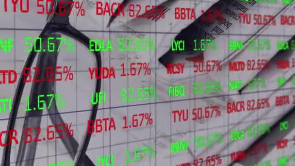 Animation Stock Market Data Grid Pattern Moving Eyeglasses Documents Desk — Stockvideo