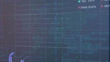Borsa veri işleme animasyonunun dünya haritasında mavi arka planla karşılaştırılması. Küresel ekonomi ve iş teknolojisi kavramı