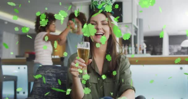 Animation Clover Icons Diverse Friends Drinking Beer Patricks Day Celebration — Stock Video