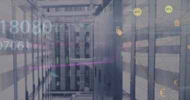 Sunucu odasında veri işleme ve ortam simgelerinin canlandırılması. küresel iş ve dijital arayüz kavramı dijital olarak oluşturulmuş video.