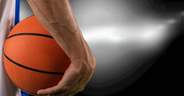 Složení Střední Části Mužského Basketbalisty Míčem Reflektory Kopírovacím Prostorem Sport — Stock fotografie