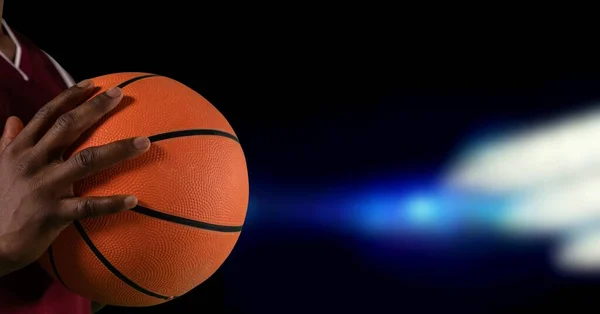 Složení Střední Části Mužského Basketbalisty Míčem Reflektory Kopírovacím Prostorem Sport — Stock fotografie