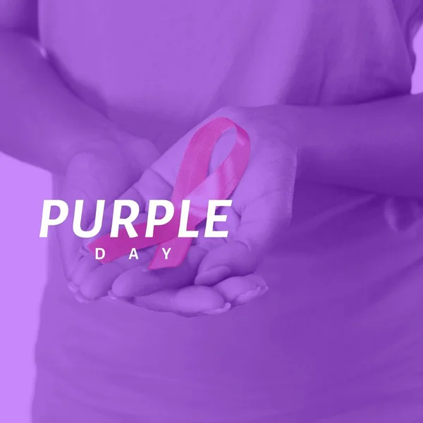 てんかん紫色のリボンを持つ白人女性の上に紫色の日のテキストの画像 紫の日とお祝いのコンセプトデジタル生成画像 — ストック写真