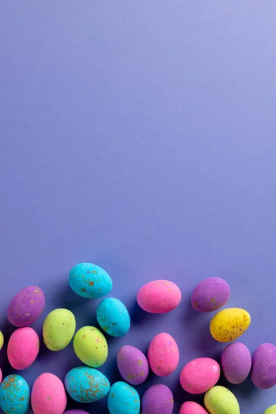 Image Multi Coloured Easter Eggs Copy Space Purple Background Easter — Stock Photo, Image