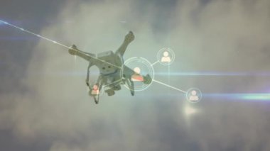 İnsansız hava aracı üzerinden bağlantı ağlarının animasyonu. Küresel seyahat, ulaşım, ağlar, bağlantılar, hesaplama ve veri işleme kavramı dijital olarak oluşturulmuş video.