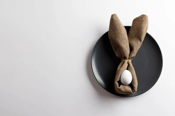 Obrázek Bílých Velikonočních Vajíček Zajíčků Černé Desce Kopírovat Prostor Bílém — Stock fotografie