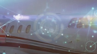 Uçak üzerindeki bağlantı ağlarının animasyonu. Küresel seyahat, ulaşım, ağlar, bağlantılar, hesaplama ve veri işleme kavramı dijital olarak oluşturulmuş video.
