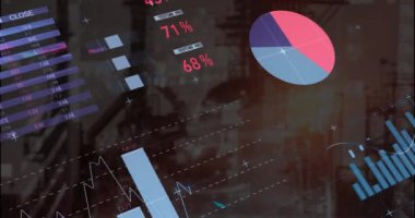 İnşaat alanına karşı şebeke üzerinden istatistiksel veri işleme animasyonu. İş veri teknolojisi kavramı