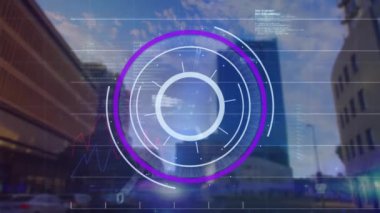 Şehir trafiğinin hızlandırılmasına karşı yuvarlak tarayıcı ve istatistiksel veri işleme animasyonu. Bilgisayar arayüzü ve iş veri teknolojisi kavramı
