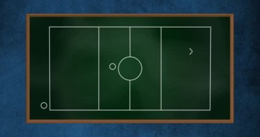 Mavi desenli arka plana karşı yeşil karatahtaya çizilmiş futbol oyun stratejisinin animasyonu. Spor turnuvası ve yarışma konsepti