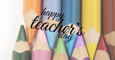 Kalemler üzerinden mutlu öğretmenler günü metni. okul, eğitim ve öğrenim konsepti dijital olarak oluşturulmuş imaj.