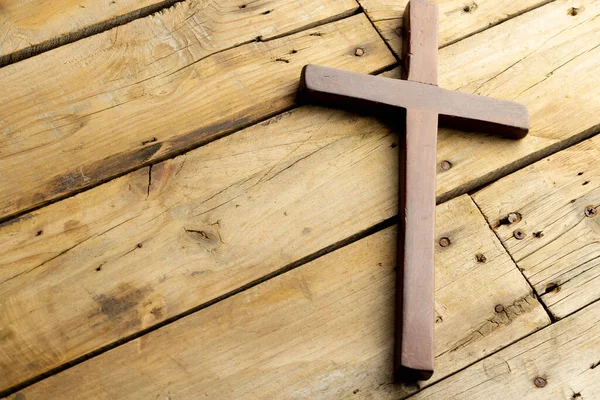 Obrázek Zblízka Kříže Kopírování Prostoru Dřevěném Pozadí Velikonoce Náboženství Tradice — Stock fotografie