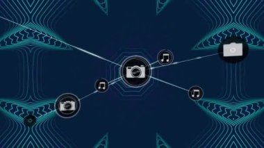 Mavi arkaplana karşı yeşil kaleydoskopik desenler üzerine dijital simge ağının animasyonu. Küresel ağ ve iş teknolojisi kavramı