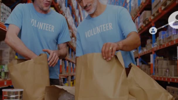 Анимация Сети Икон Над Двумя Кавказскими Волонтерами Мужчинами Дающими Друг — стоковое видео