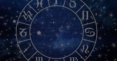 Yıldızların üzerinde fotokopi uzayı olan burçların bileşimi. Astroloji, burç ve burç işaretleri konsepti dijital olarak oluşturuldu.