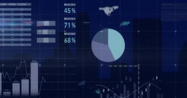 Mavi arka plandaki yüksek binaların siluetinin üzerinde istatistiksel veri işleme animasyonu. İş veri teknolojisi kavramı