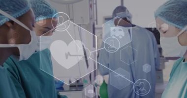 Ameliyat sırasında konuşan çeşitli kadın cerrahlar üzerinde tıbbi ikonların ve verilerin canlandırılması. Dijital olarak üretilen tıbbi ve sağlık hizmetleri kavramı.