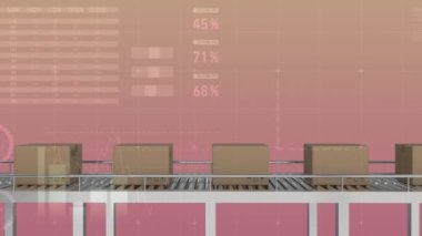 Taşıyıcı banttaki karton kutuların üzerinde finansal veri işleme animasyonu. Küresel sevkiyat, iş, finans, bilgisayar ve veri işleme kavramı dijital olarak oluşturuldu.