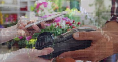 Veri işleme ve diyagramların resmi akıllı telefondan ödenmiş. Küresel iş ve dijital arayüz kavramı dijital olarak oluşturulmuş görüntü.