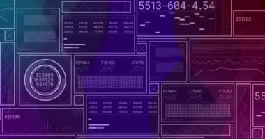 Grafikleri, programlama dili ve numaraları olan birden fazla ekranın animasyonu. Dijital olarak üretilmiş, çoklu pozlama, veritabanı, bilgi, geleceksel, teknoloji.