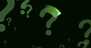 Siyah arkaplandaki soru işaretlerinin üzerinde turta grafiği ve finansal veri işleme animasyonu. Küresel iş, finans, hesaplama ve veri işleme kavramı dijital olarak oluşturulmuş video.