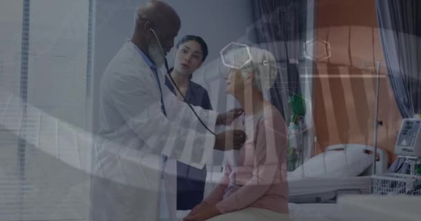 患者とアフリカ系アメリカ人男性医師上の科学データ処理のアニメーション グローバル医療 コンピューティング データ処理の概念デジタル生成されたビデオ — ストック動画