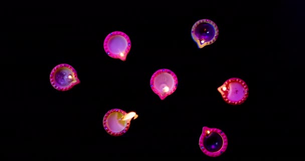 Close Velas Coloridas Queimando Celebrando Diwali Fundo Preto Diwali Tradição — Vídeo de Stock