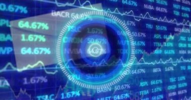 Kapsam üzerinden finansal veri işleme animasyonu. Küresel iş, finans, hesaplama ve veri işleme kavramı dijital olarak oluşturulmuş video.
