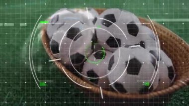 Futbol topları üzerinden tarama ve veri işleme animasyonları. Küresel spor, yarışmalar, hesaplama ve veri işleme kavramı dijital olarak oluşturulmuş video.