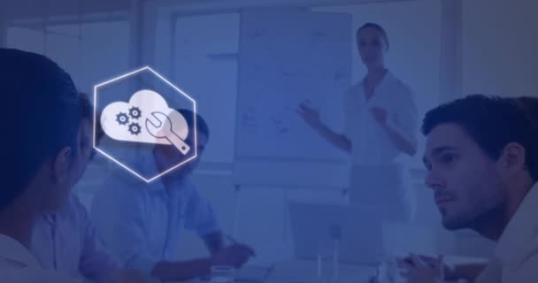 アイコンのアニメーション 多様なビジネスの人々に接続のネットワークでのデータ処理 グローバルビジネス クラウドコンピューティング データ処理の概念デジタル生成されたビデオ — ストック動画