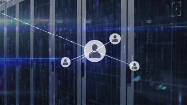 Sunucu odasındaki çizgiler ve merceklerle bağlantılı simgelerin canlandırılması. Dijital bileşik, çoklu pozlama, iletişim, veri merkezi, ağ, teknoloji ve ağ sunucu kavramı.