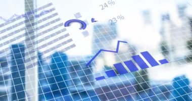 Şehirdeki finansal veri işleme animasyonu. Küresel iş, finans, hesaplama ve veri işleme kavramı dijital olarak oluşturulmuş video.