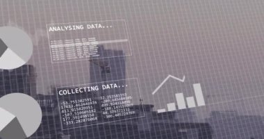 Şehirdeki ikili kodlama ve finansal veri işleme animasyonları. Küresel iş, finans, hesaplama ve veri işleme kavramı dijital olarak oluşturulmuş video.