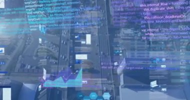 Şehrin havadan görüntüsü üzerinden birden fazla grafik, veri tabanı ve bilgisayar dili animasyonu. Dijital bileşik, çoklu pozlama, rapor, iş, kodlama, makine öğrenme ve teknoloji kavramı.