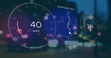 Şehir ışıkları üzerinde hız göstergesi ve veri işleme panelinin animasyonu. Küresel iş, finans, hesaplama ve veri işleme kavramı dijital olarak oluşturulmuş video.