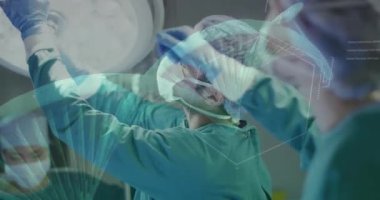 Kafkas cerrahları üzerinde DNA ipliği ve veri işleme animasyonu. Küresel tıp, sağlık, dijital arayüz, bilgisayar ve veri işleme kavramı dijital olarak oluşturulmuş video.