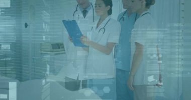 Hastanedeki raporları tartışan çeşitli doktorlardan oluşan bir ekibin istatistiksel veri işleme animasyonu. Tıbbi sağlık ve iş verileri teknolojisi kavramı