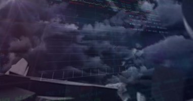 Bozuk para sembolleri üzerinde veri işleme animasyonu. Küresel iş ve dijital arayüz kavramı dijital olarak oluşturulmuş video.