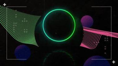Neon eşmerkezli dairelerin üzerinde siyah arkaplan üzerinde soyut şekillerin ve dijital dalgaların animasyonu. İş teknolojisi kavramı