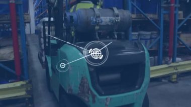 Depoda forklift kullanan Afrikalı Amerikalı erkek işçilerin ikon ağının animasyonu. Küresel ağ ve lojistik iş teknolojisi kavramı