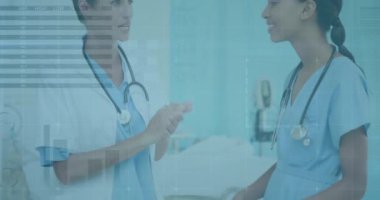 Hastanedeki çeşitli kadın doktor ve sağlık çalışanlarının veri işleme çalışmalarının animasyonu. Tıbbi sağlık ve iş verileri teknolojisi kavramı