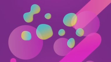 Mor arkaplandaki mor şekiller üzerinde yeşil ve sarı lekelerin canlandırılması. Renk ve hareket kavramı dijital olarak oluşturulmuş video.
