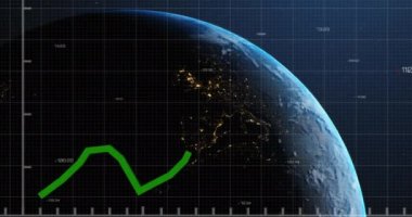 Dünya üzerindeki yeşil çizgiyle finansal veri işleme animasyonu. Küresel iş, finans, hesaplama ve veri işleme kavramı dijital olarak oluşturulmuş video.