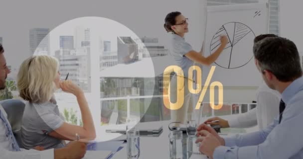 사업가 사무실에서 발표하는 증가하는 애니메이션이다 비즈니스 데이터 — 비디오