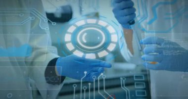 Veri işleme ve tarama animasyonları, örnek alan beyaz bilim adamları üzerinde. Küresel bilim ve dijital arayüz kavramı dijital olarak oluşturulmuş video.